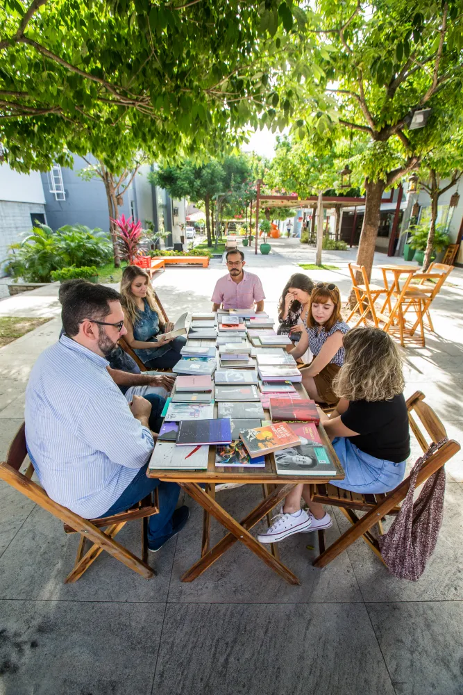 Mensalmente reunidos, integrantes do 