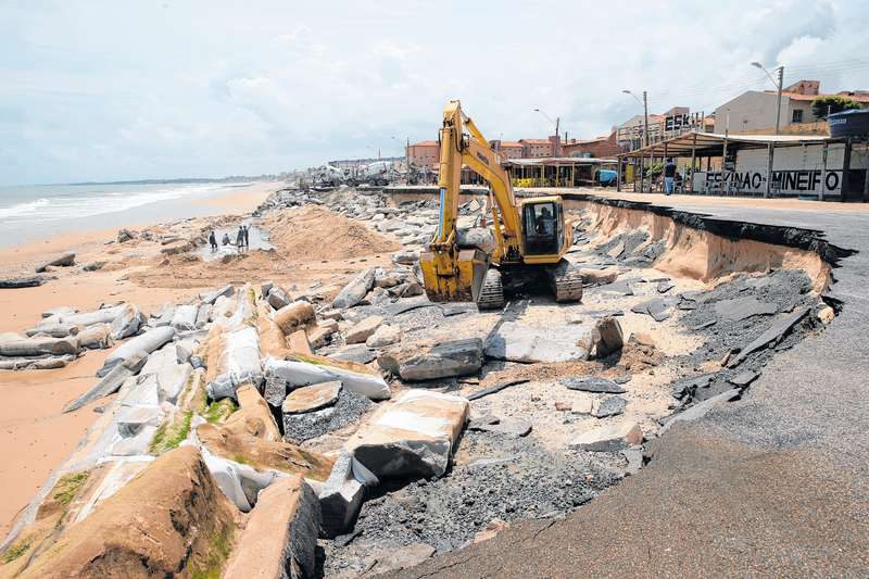 Obras para conter avanço do mar demandam atenção a possíveis impactos  ambientais, em Caucaia, no litoral cearense, Ceará