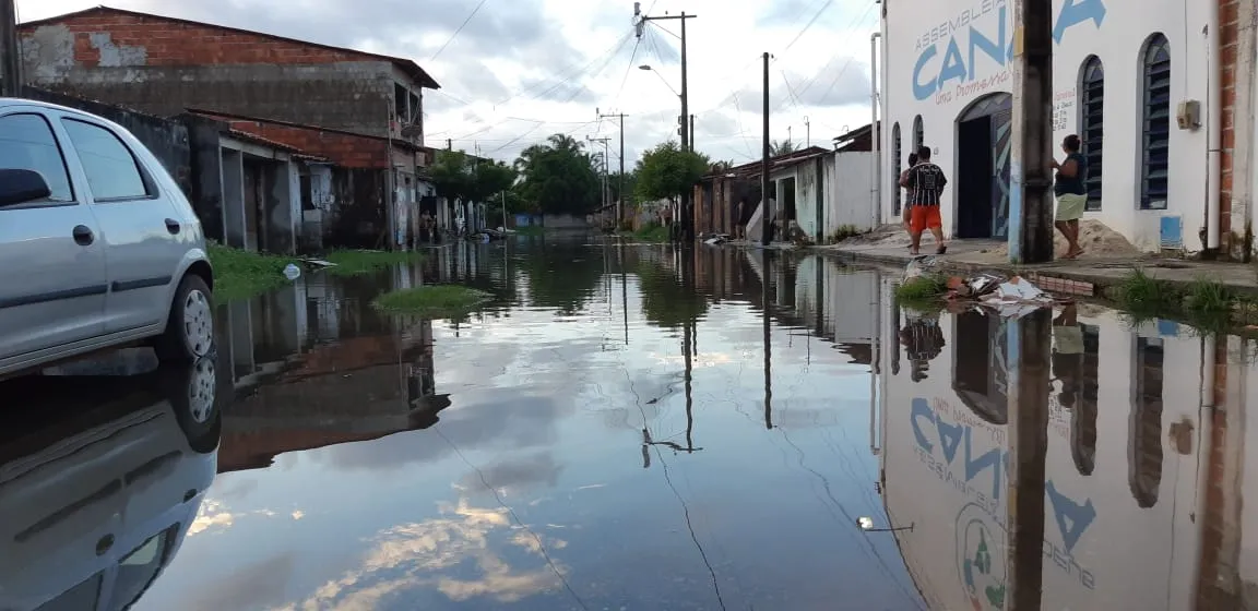 Rua Santa Rita, no Conjunto Palmeiras, em Fortaleza
