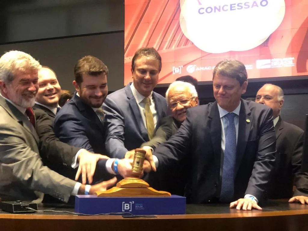 O arremate do bloco Nordeste, que inclui o aeroporto de Juazeiro do Norte, contou com a presença do governador Camilo Santana