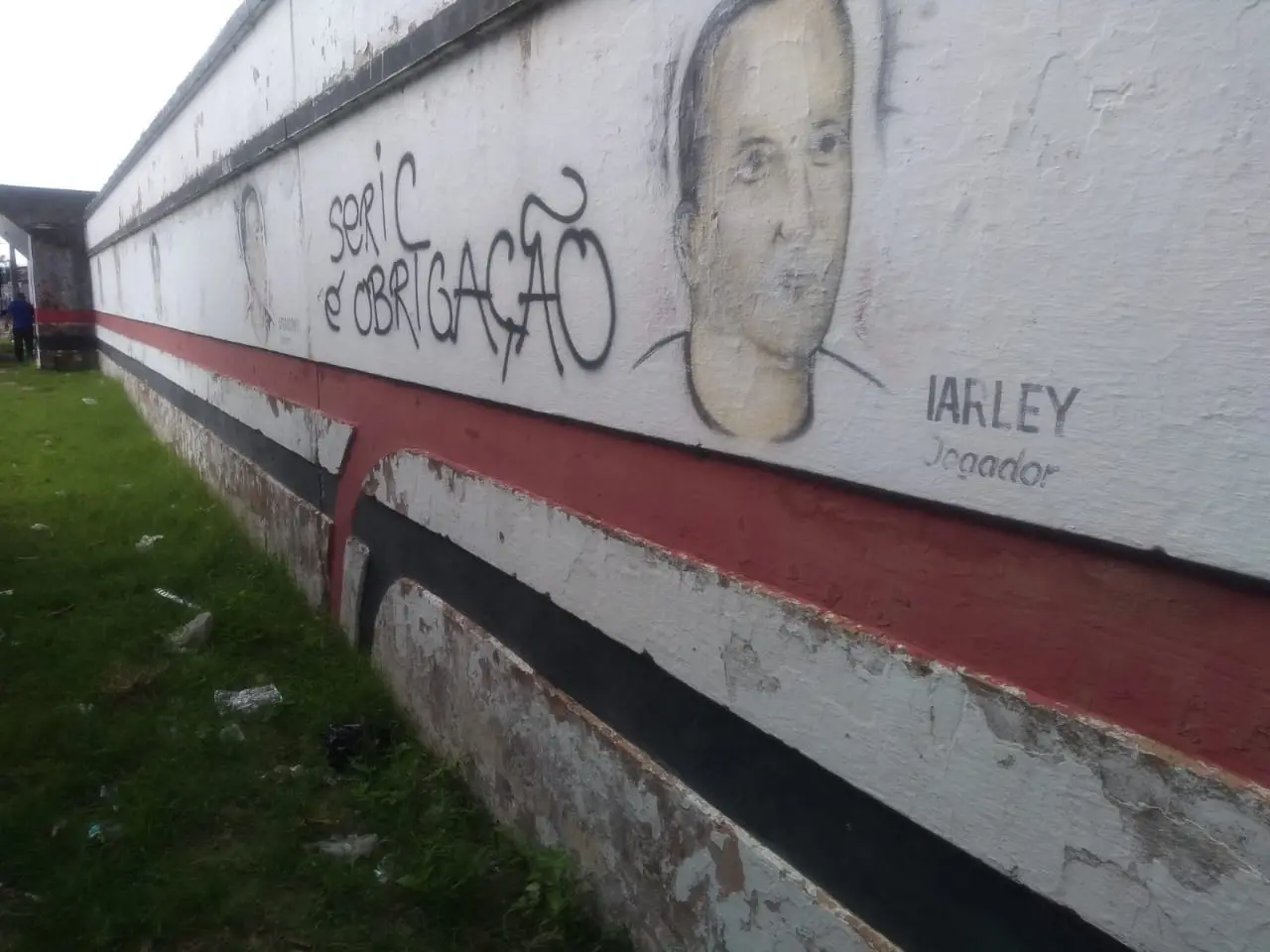 Imagem da notícia Ferroviário para 5 dias para planejamento; clube tem muro pichado