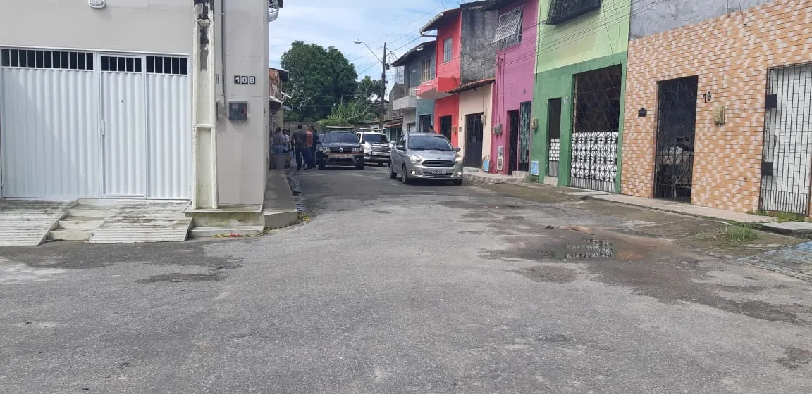 O triplo homicídio aconteceu na Rua Luís Gonzaga, no Mondubim.