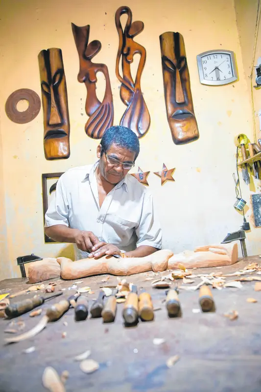 Imagem da notícia Agricultor se reinventa diante das dificuldades e vira artesão