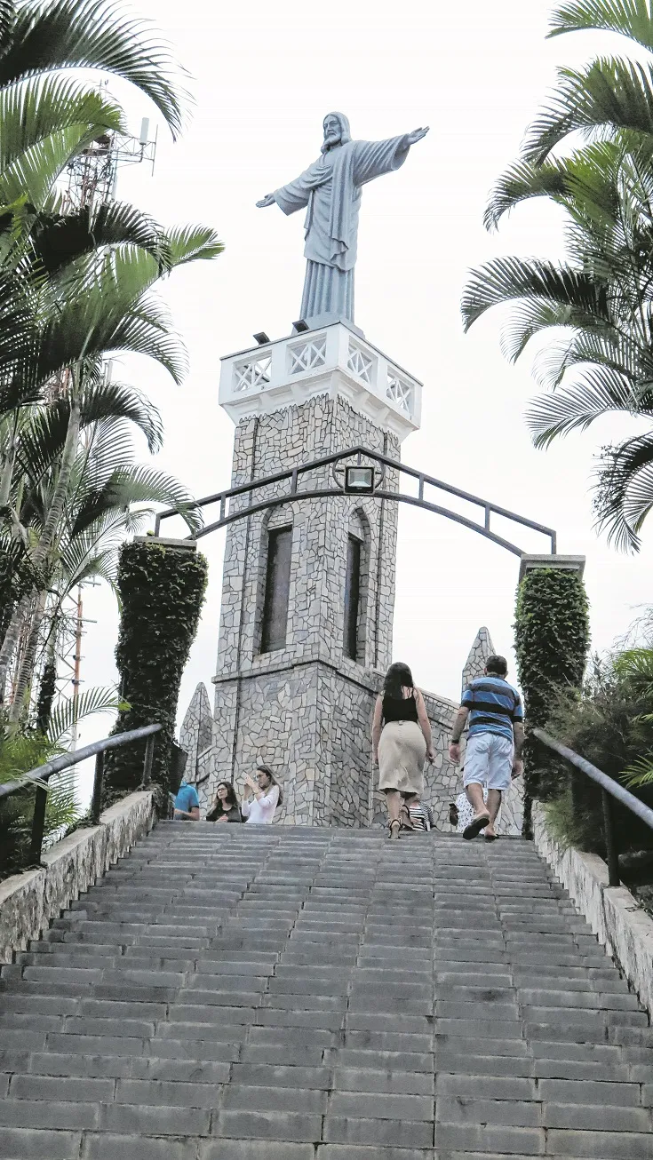 A escultura do Cristo Redentor, instalada no topo da Igreja do Céu, era ponto turístico da cidade 