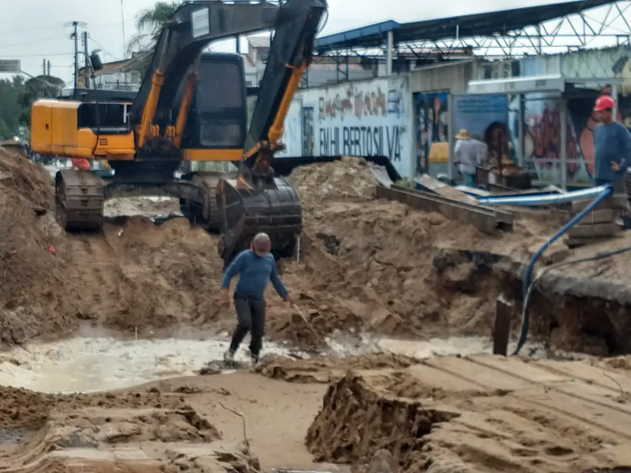 Imagem da notícia Obras na Leste-Oeste começam debaixo de chuva, mas sem congestionamento