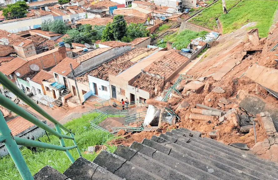 Imagem da notícia Inundações e desabamentos revelam problemas estruturais no Crato