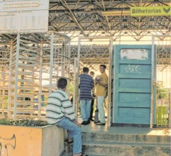 Estação Otávio Bonfim em setembro de 2001. Local foi uma das principais estações para quem utilizava trens há algumas décadas 