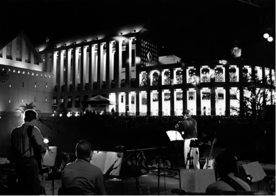 Fagner faz show na Praça Verde do Centro Dragão do Mar, no ano 2000