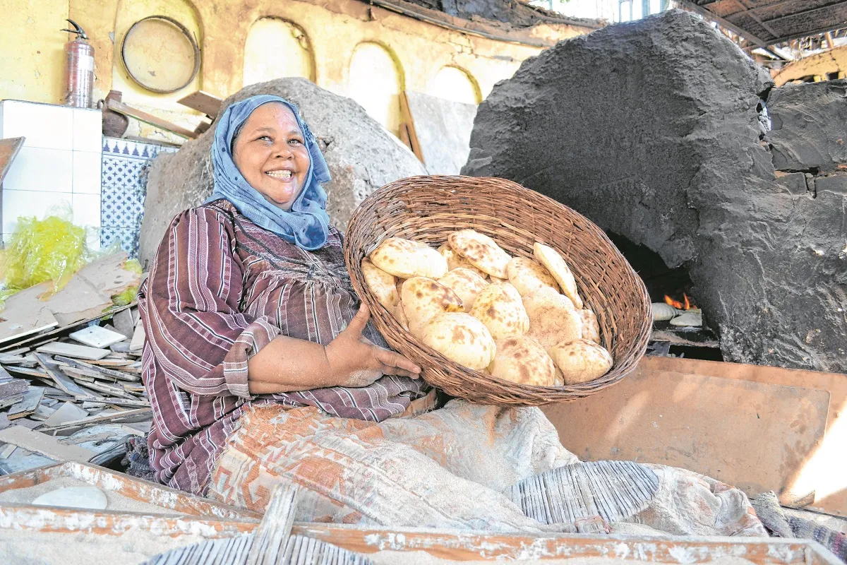 No caminho, diversas paradas, uma delas para conhecer o pão árabe