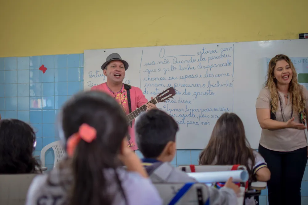 Sérgio Magalhães e Kátia Castelo Branco formam dupla desde 2013 e ressoam literatura para crianças de escolas públicas do Ceará