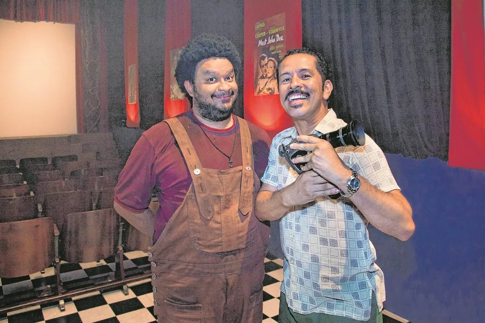 Munízio (Haroldo Guimarães) e Francisgleydisson (Edmilson Filho) atuam como uma espécie de 