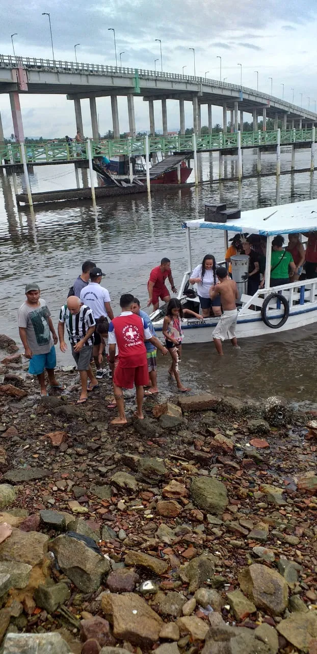 Píer desaba e deixa feridos na Barra do Ceará