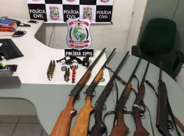 Imagem da notícia Polícia Civil prende quatro homens e apreende armas e munição em Jucás