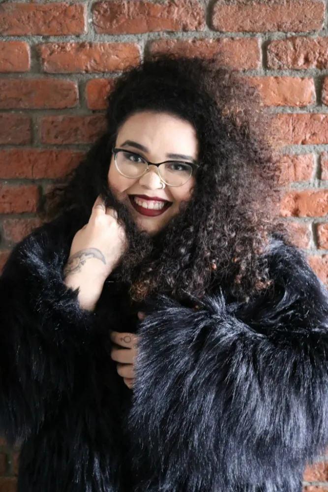 A escrita de Jarid marca sobretudo a vivência negra feminina, chamando a atenção para temas quase nunca explorados antes no cordel