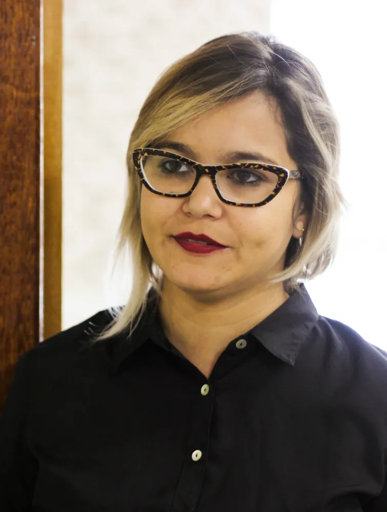 Para Gisa Carvalho, o trabalho da artista merece destaque pela resistência