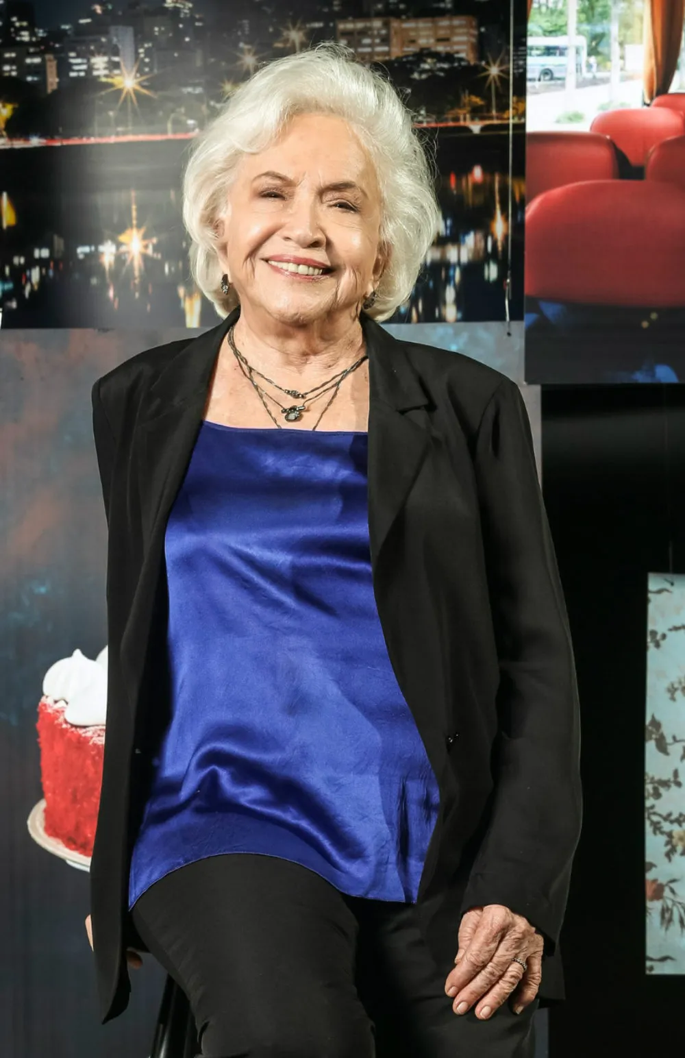Nathália Timberg interpreta Gladys 
