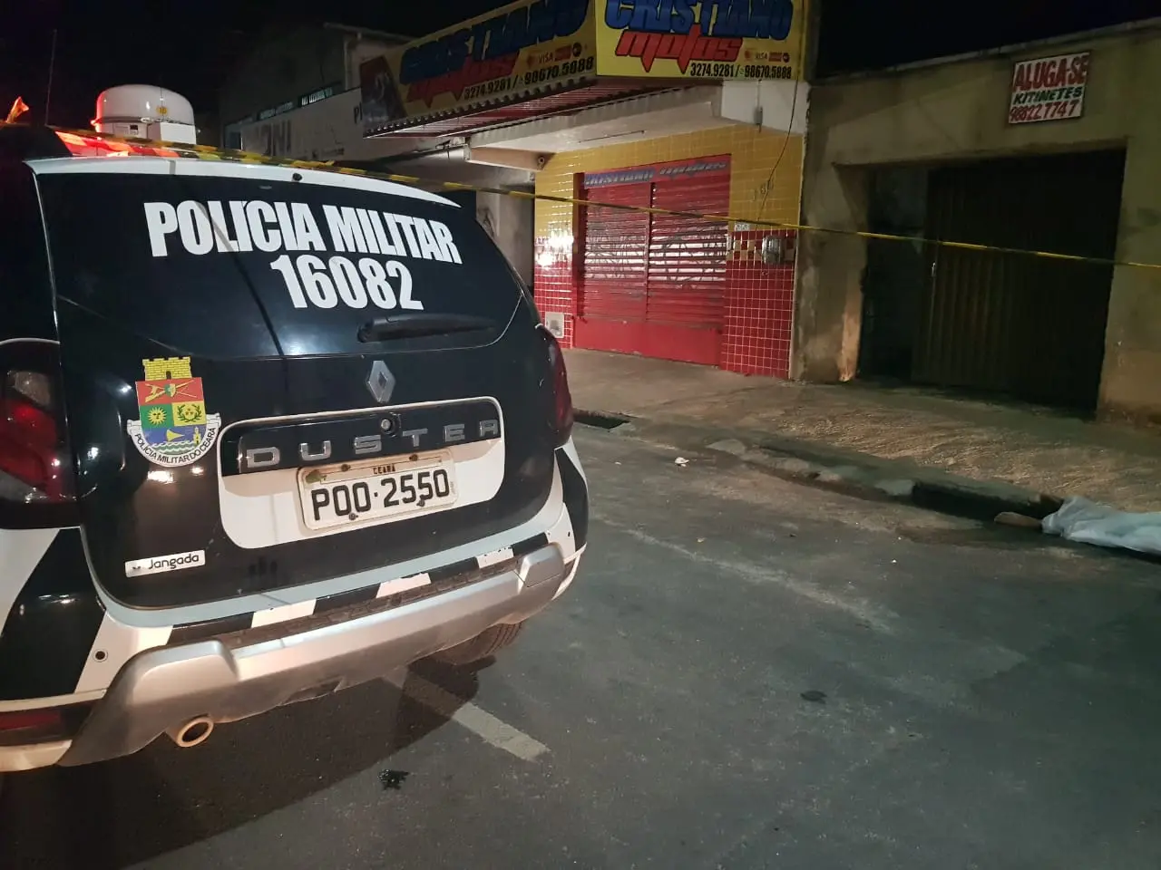 Suspeito invadiu a casa da vítima, que foi morta com tiros na cabeça e nas costas