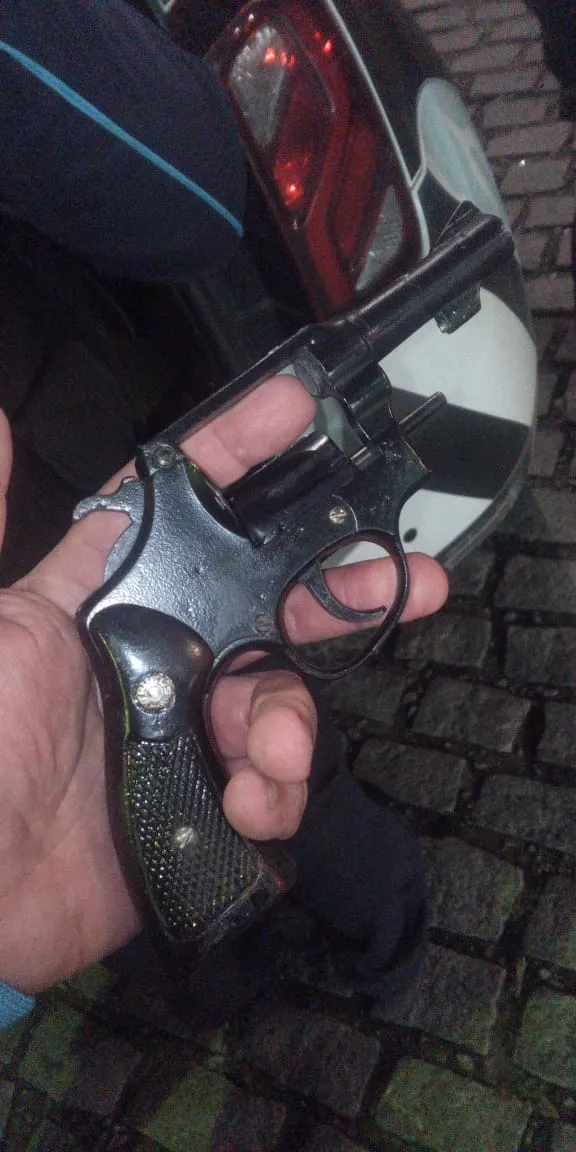 Polícia apreendeu revólver usado no homicídio.