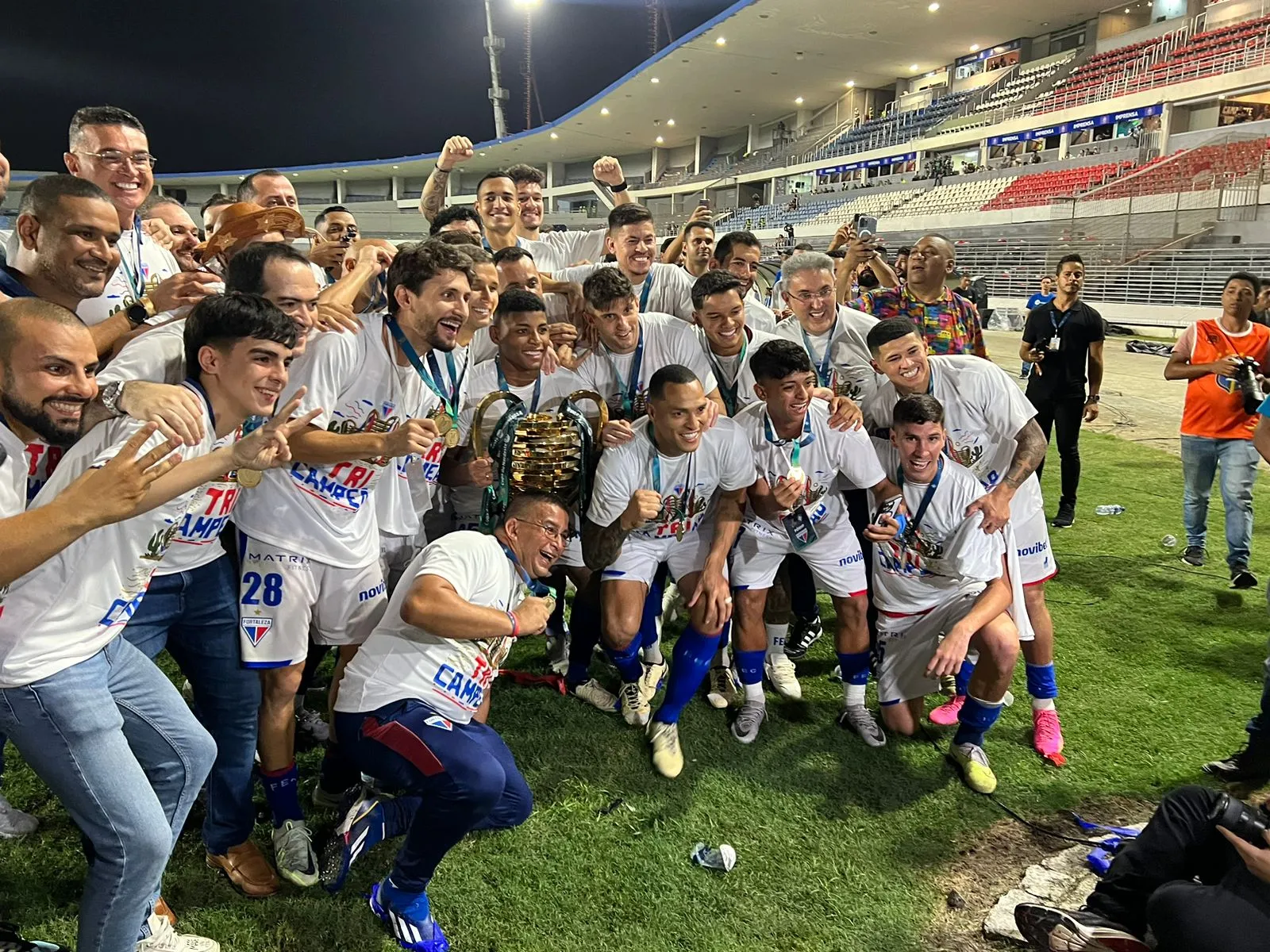 Fortaleza faz a festa no estádio Rei Pelé