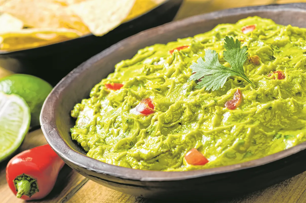 Guacamole é uma receita de coentro com impacto na história da culinária mexicana