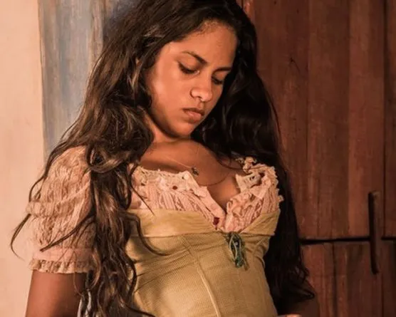 Larissa cursou teatro na Comédia Cearense; hoje, ela já fez novela global e segue carreira de atriz 