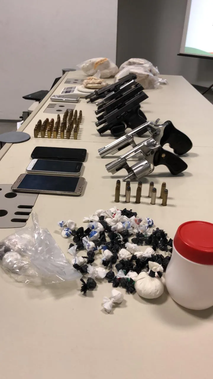 Polícia apreende armas, munição e drogas com suspeitos de planejar assalto a empresário de Horizonte