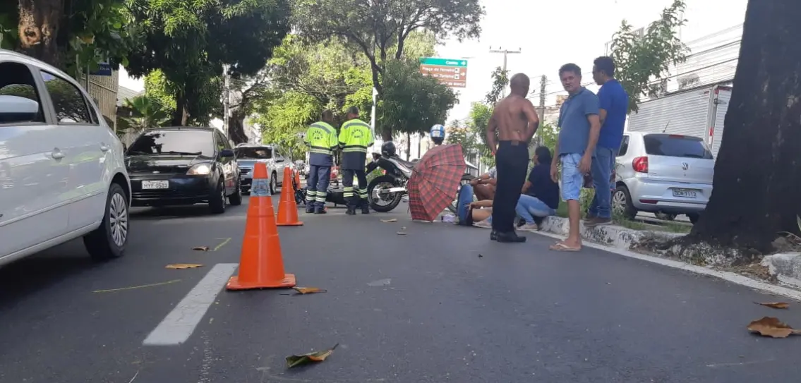Imagem da notícia Motociclista fica ferido após ser colisão com outra moto na Avenida Dom Manuel