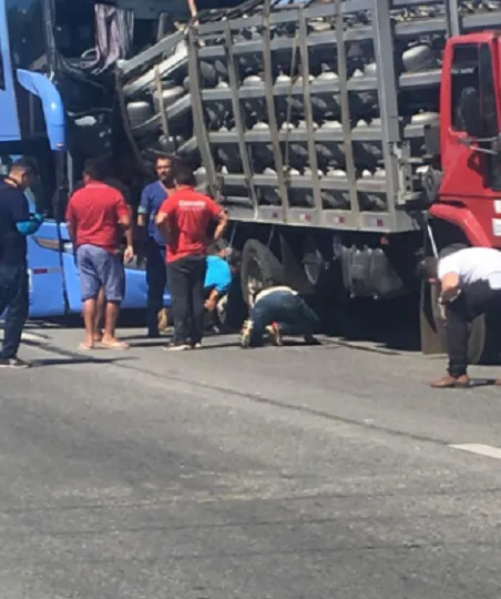 Motorista do caminhão de gás foi atingido enquanto organizava a sinalização no Km 4 da rodovia 