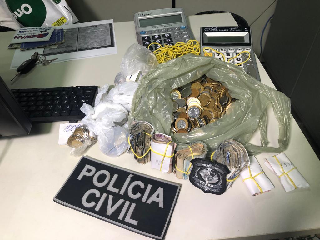 Polícia apreende talões do jogo do bicho, dinheiro e leva comerciante para  a Delegacia