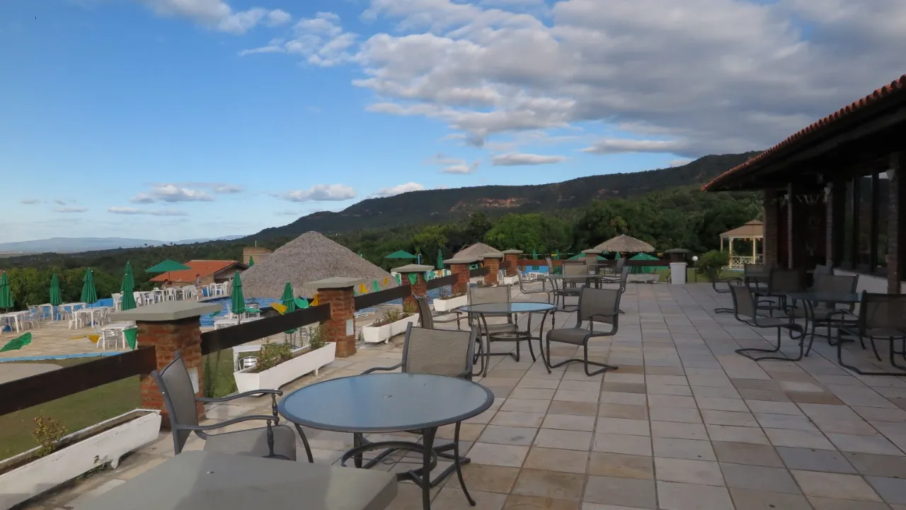 O Pasárgada Parque Hotel fica no sopé da Chapada do Araripe, no Crato