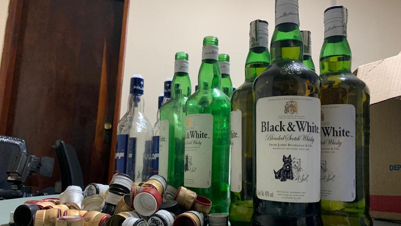 Policia Fecha Fabrica Clandestina De Whisky Em Barbalha Bebida Era Vendida A R 30 Seguranca Diario Do Nordeste