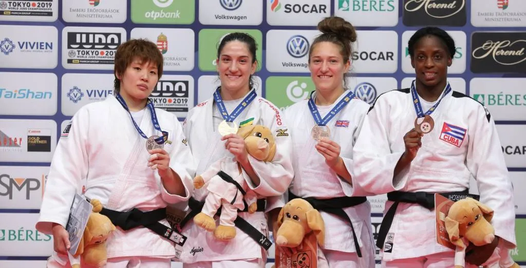 Mayra Aguiar soma duas medalhas olímpicas na carreira