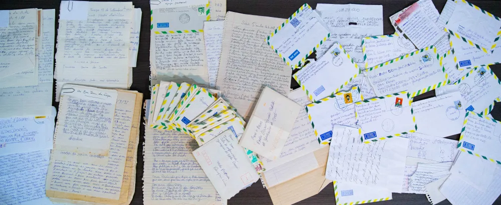 Vindas de todo o Brasil, correspondências se dispersam por entre súplicas e agradecimentos