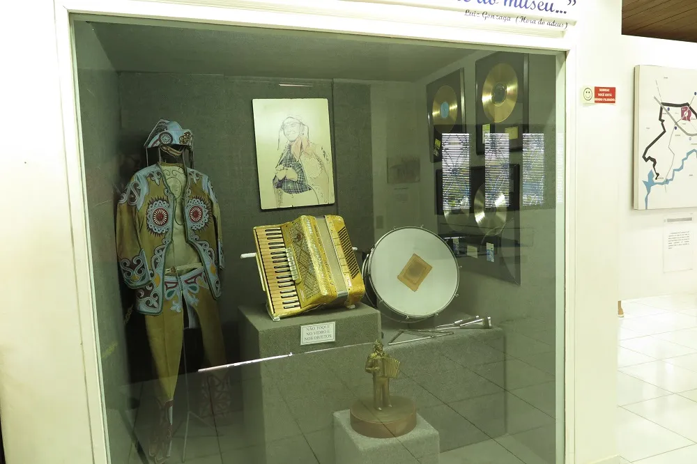 Peças do acervo do museu no Parque Aza Branca
