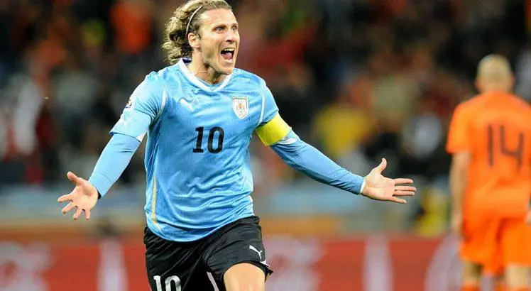 Imagem da notícia Aos 40 anos, atacante uruguaio Diego Forlán oficializa aposentadoria