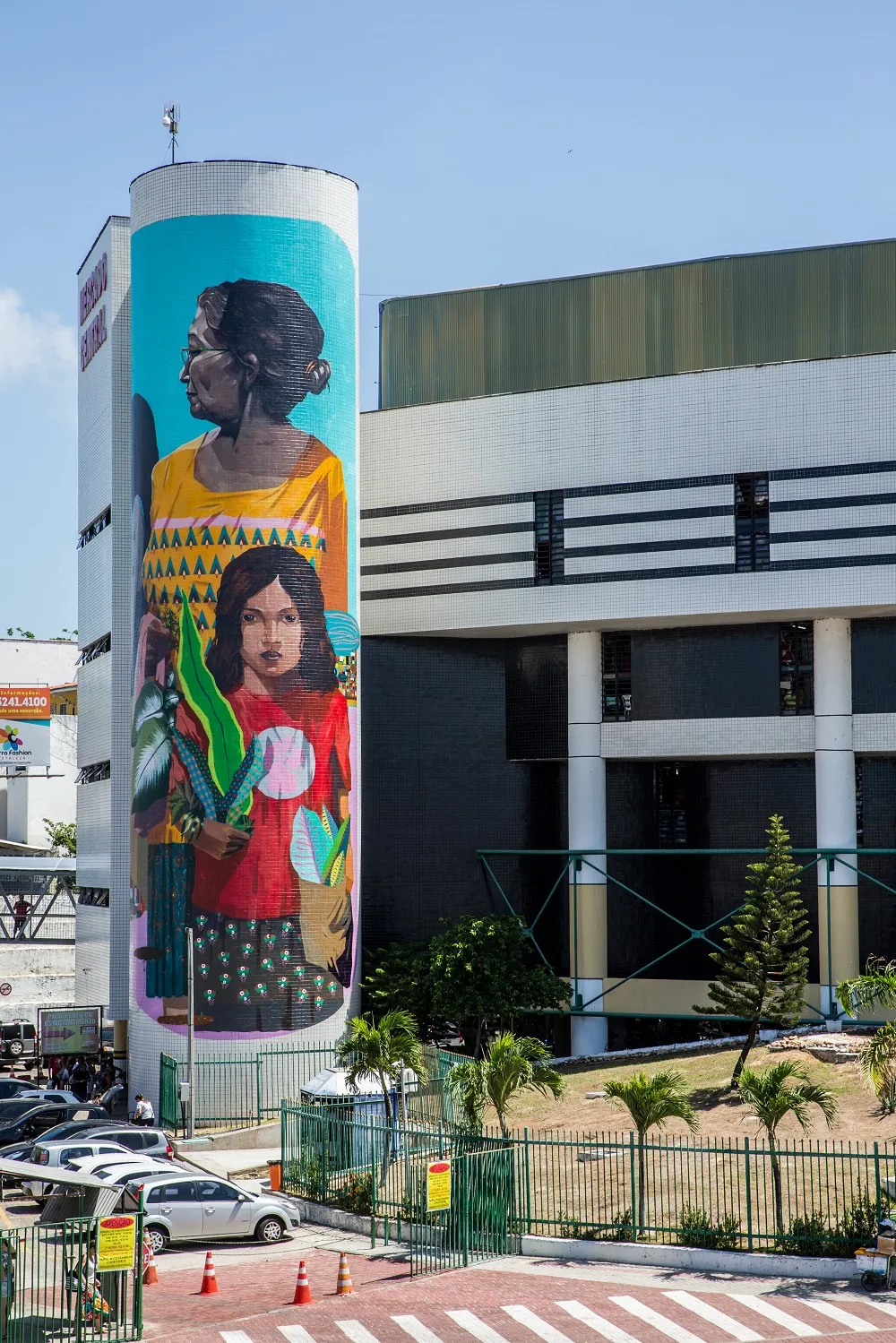 Obra do coletivo Acidum Project, no Mercado Central de Fortaleza