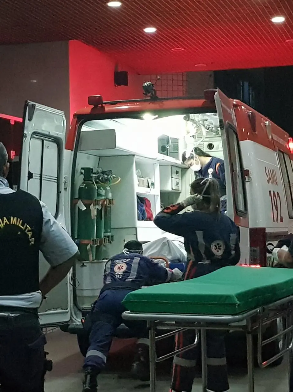 Imagem da notícia: Policial suspeito de extorsão é baleado em operação da Controladoria