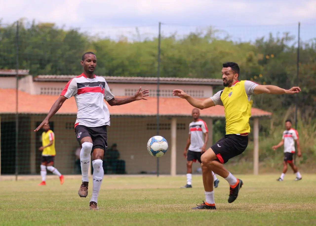Imagem da notícia Ferroviário relaciona 22 jogadores para partida contra Confiança-SE