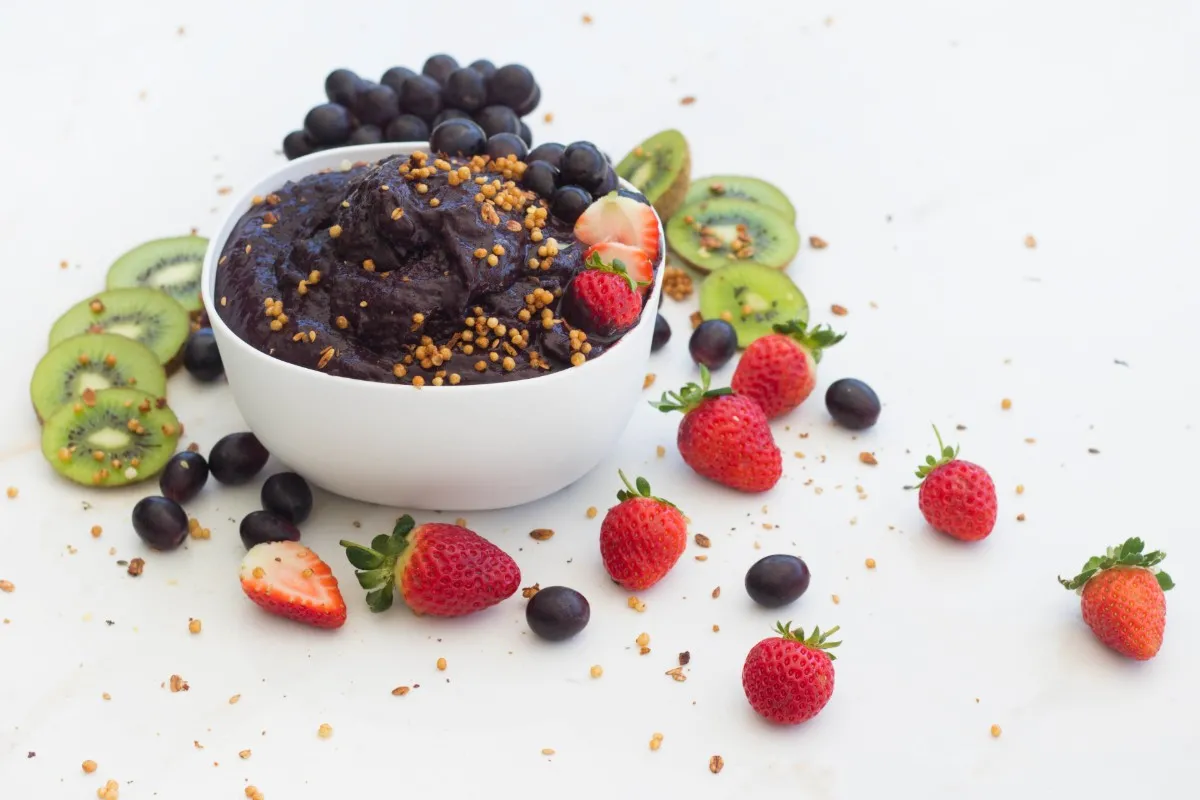 Na Puro Açaí, o destaque fica para as frutas e acompanhamentos