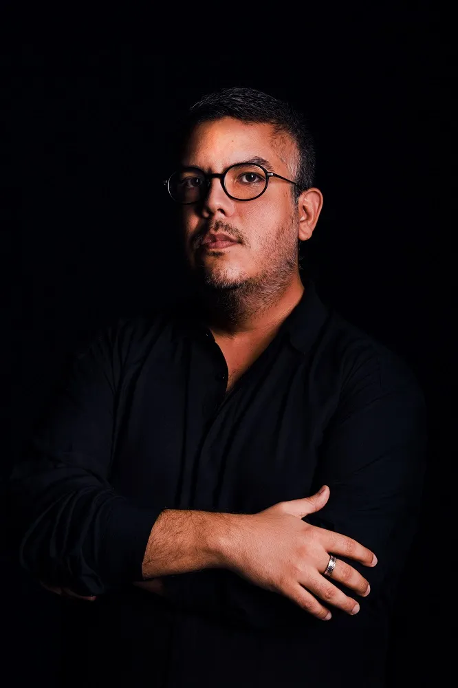 Para Armando Praça, rir com o personagem (mas não dele) é uma das alternativas de explorar as desventuras de indivíduos marcados pela exclusão social