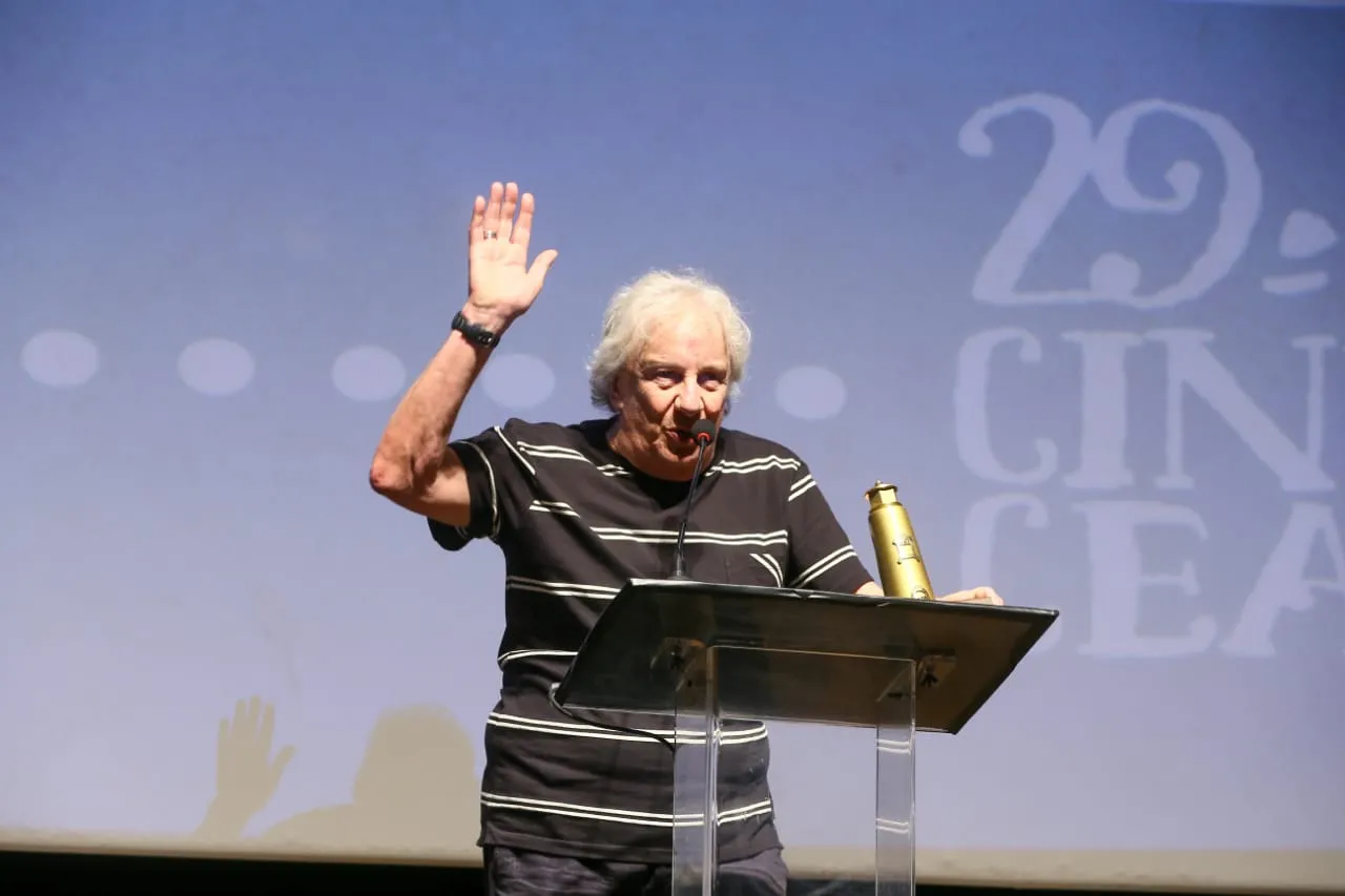 Marco Nanini recebe o prêmio de Melhor Ator no Cine Ceará