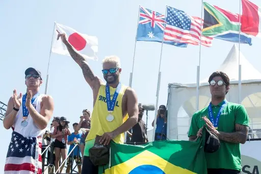 Imagem da notícia Brasil dá show no skate e no surfe com cinco medalhas nos Mundiais