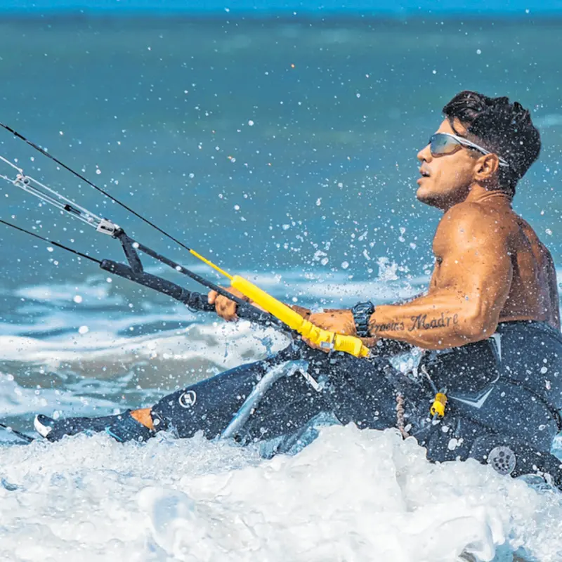Imagem da notícia Fernando Fernandes participa de quebra do recorde mundial no kite