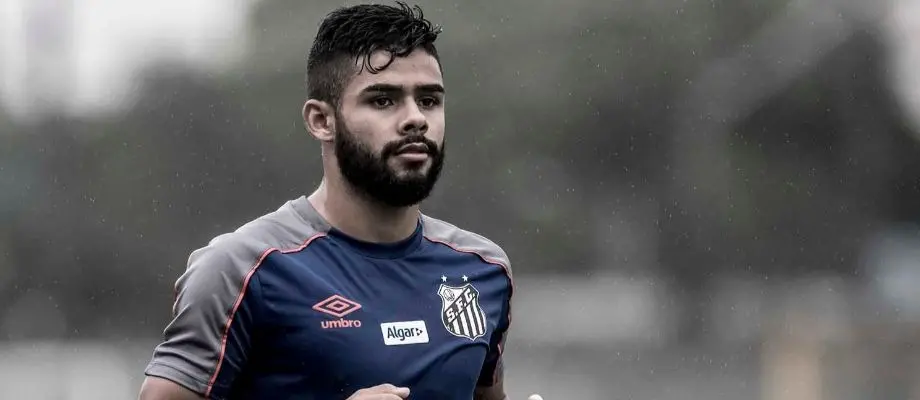 Felipe Jonatan em treinamento pelo Santos