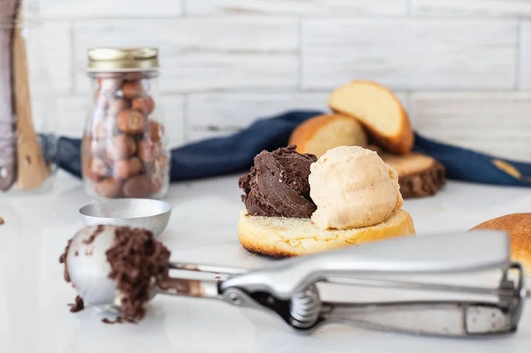 Na Belucci, você pode experimentar o brioche recheado com gelato