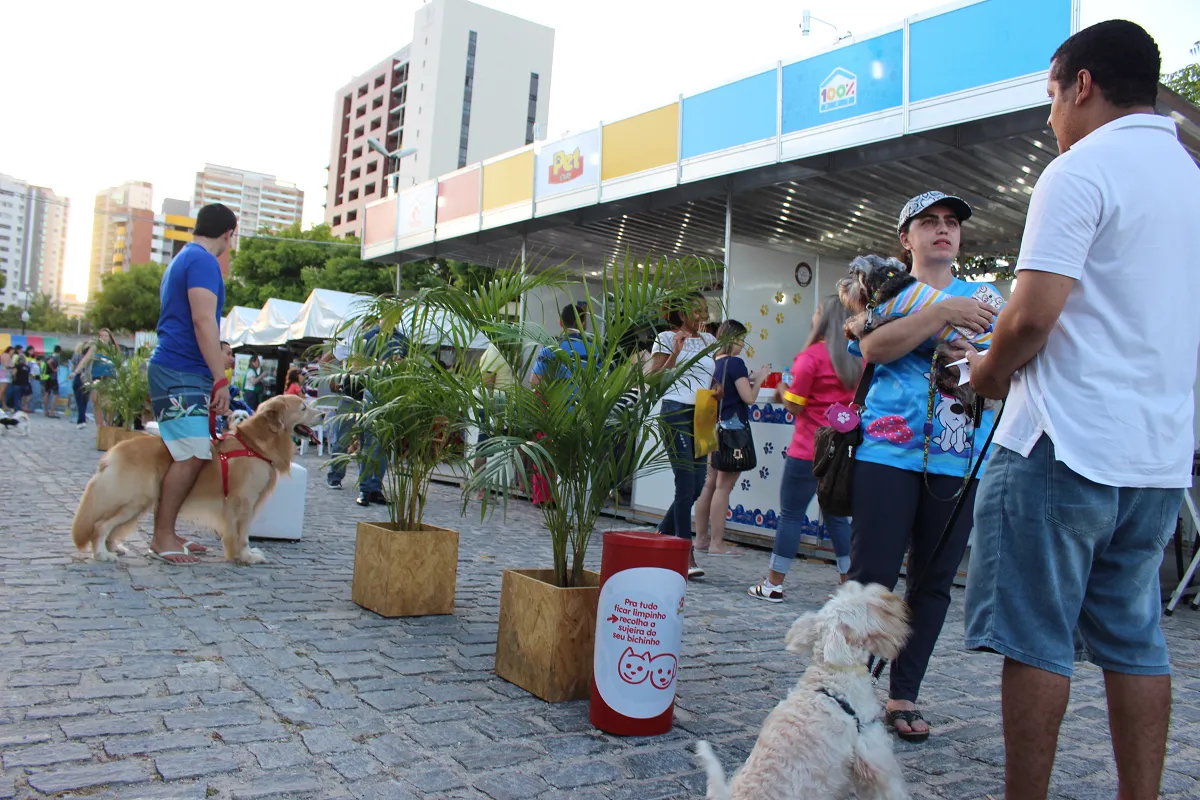 A estrutura do evento incluirá a coleta seletiva de resíduos sólidos e reaproveitamento de materiais, a exemplo de lonas, papéis e madeiras para a construção de acessórios para animais carentes
