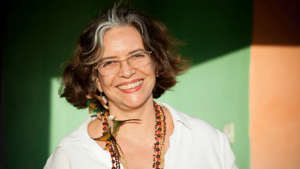 Escritora Ana Miranda é colunista do Diário do Nordeste