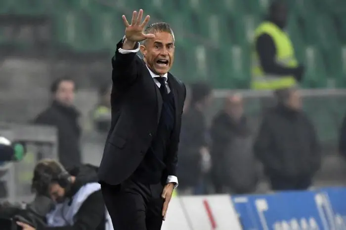 Sylvinho à beira do campo