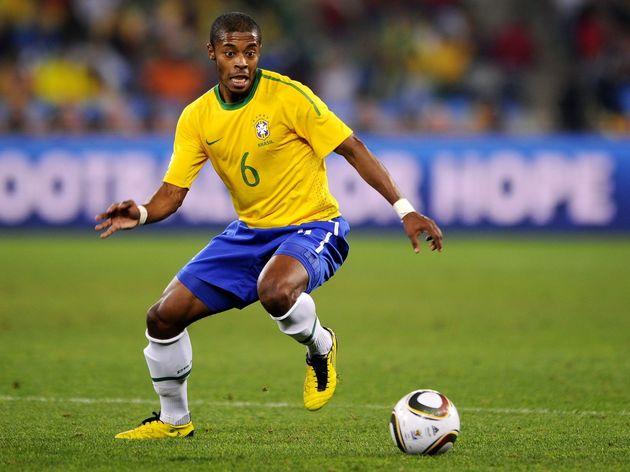 Michel Bastos em ação pelo São Paulo