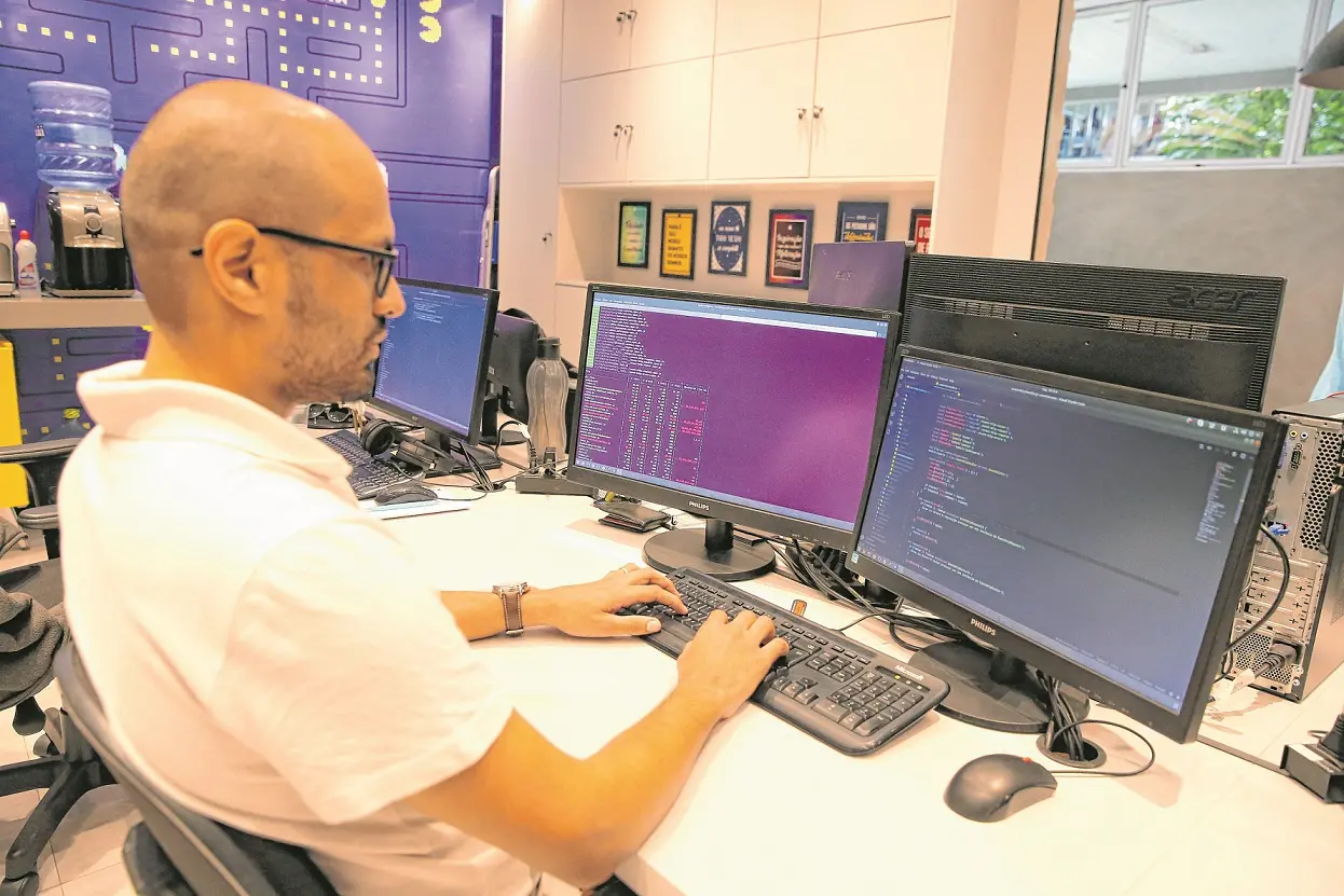 Conheça mais sobre as atividades de um programador - Negócios - Diário ...